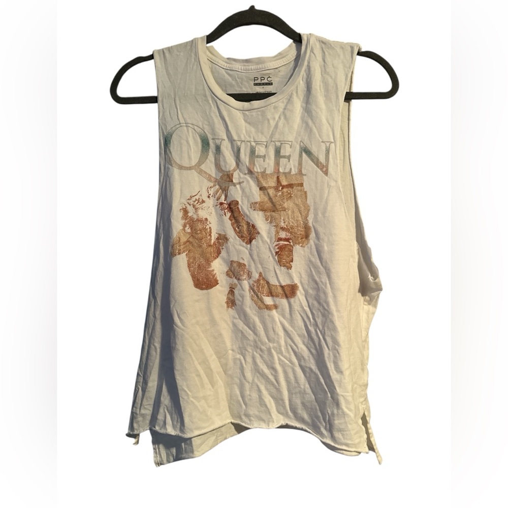 QUEEN White Graphic Tank Top